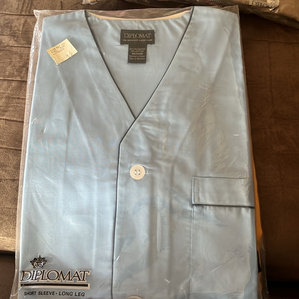 Six pairs of vintage pajama sets or shirts, all size, medium or small/medium - Picture 3 of 12